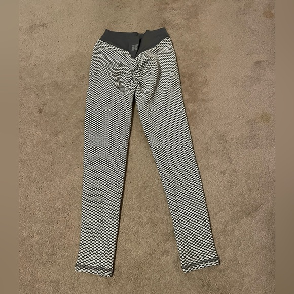 Kor Fitness Women’s Booty Leggings - Size Medium - Picture 2 of 5